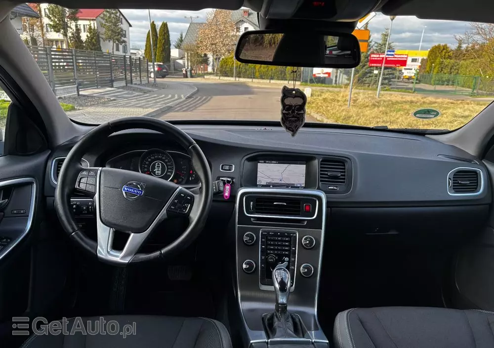 VOLVO V60 D2 Momentum