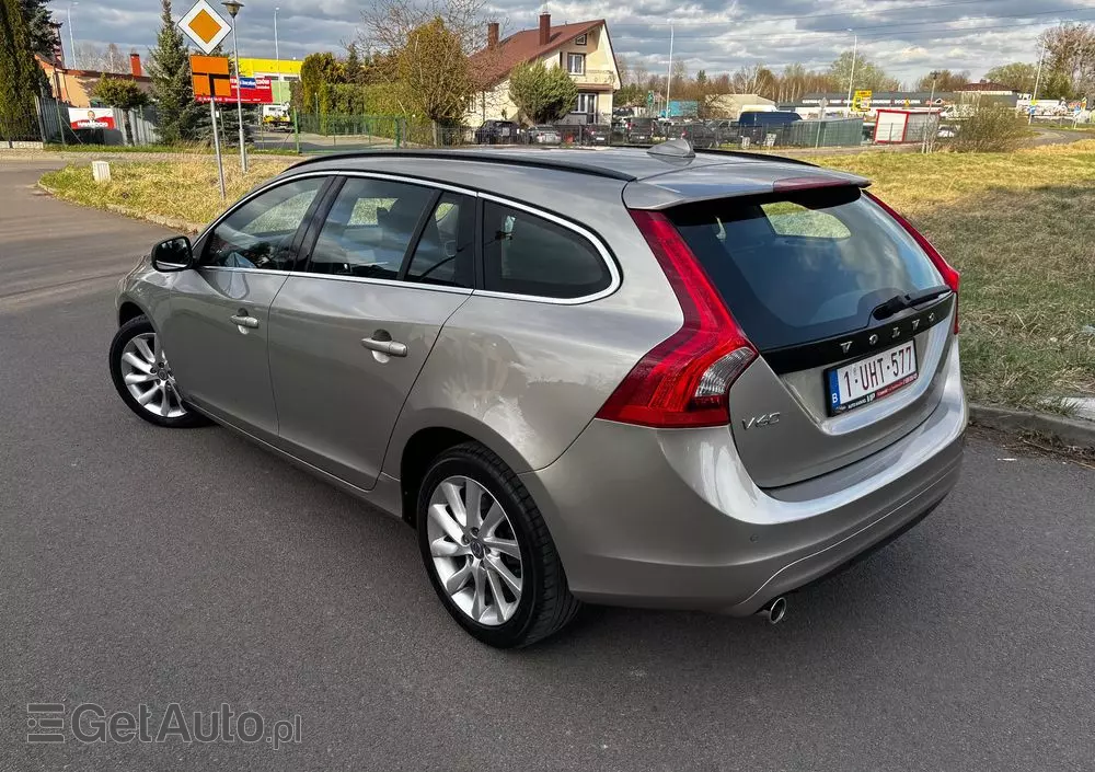 VOLVO V60 D2 Momentum