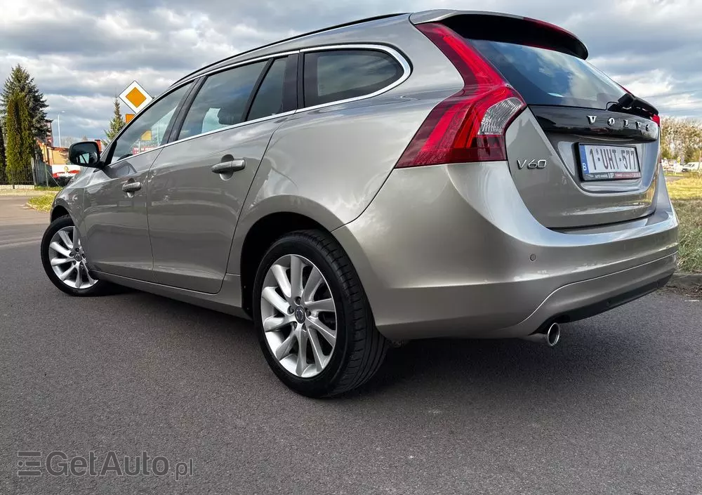 VOLVO V60 D2 Momentum