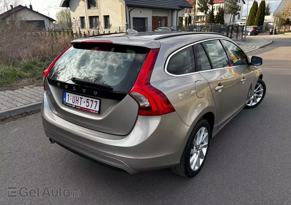 VOLVO V60 D2 Momentum