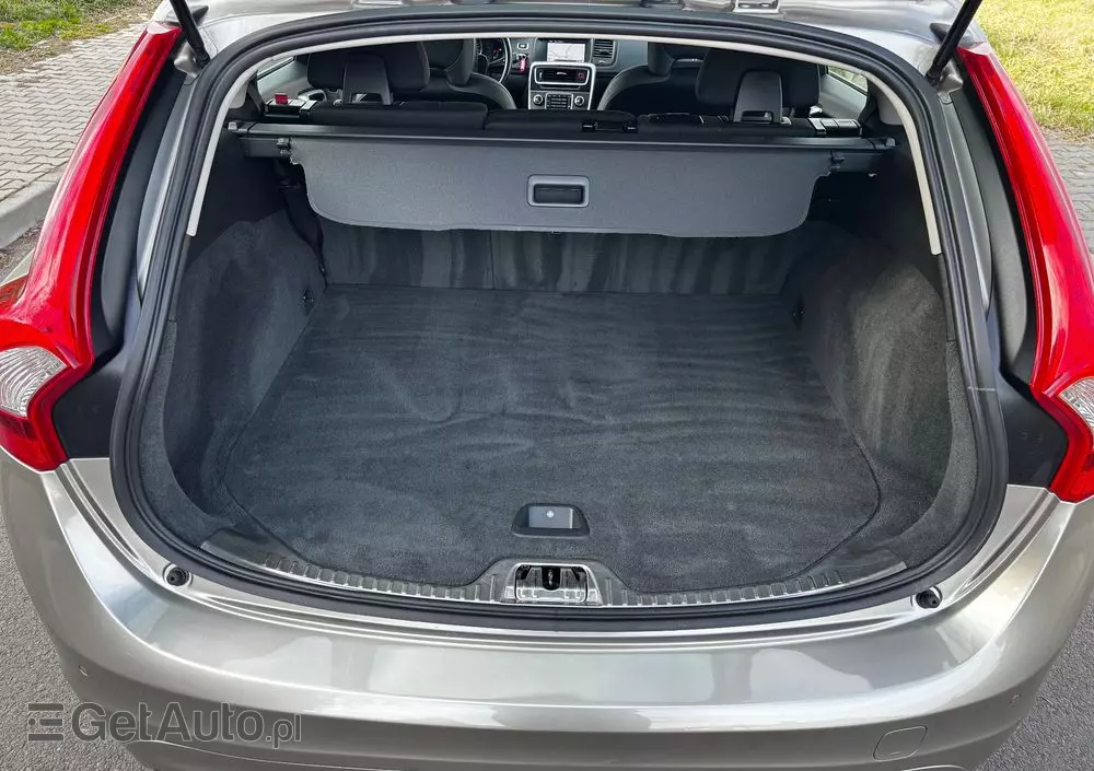 VOLVO V60 D2 Momentum