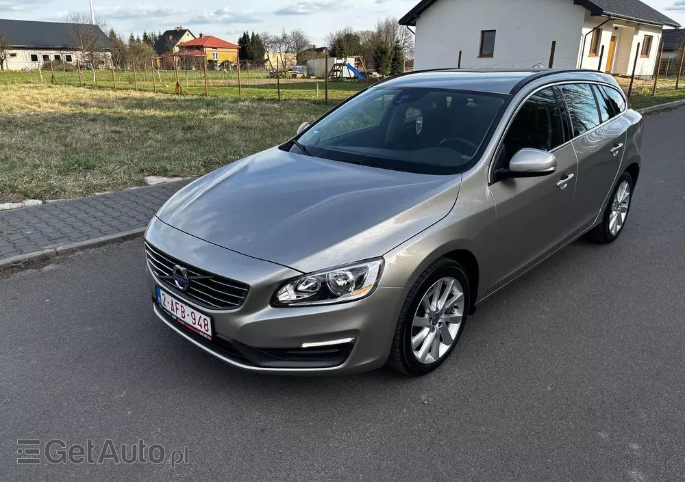 VOLVO V60 D2 Momentum