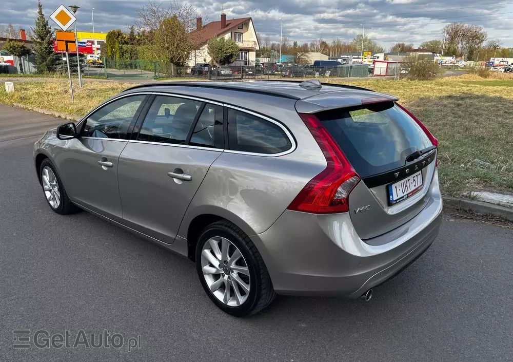 VOLVO V60 D2 Momentum
