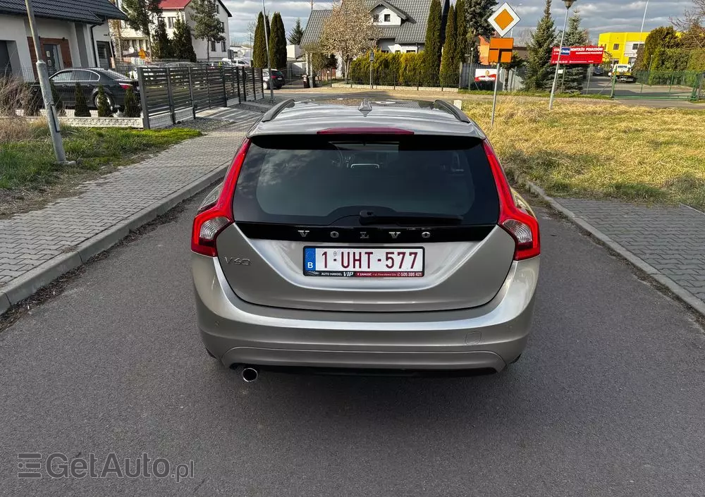 VOLVO V60 D2 Momentum