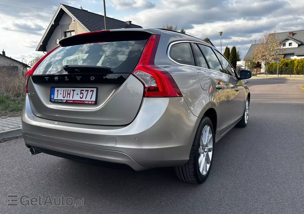 VOLVO V60 D2 Momentum