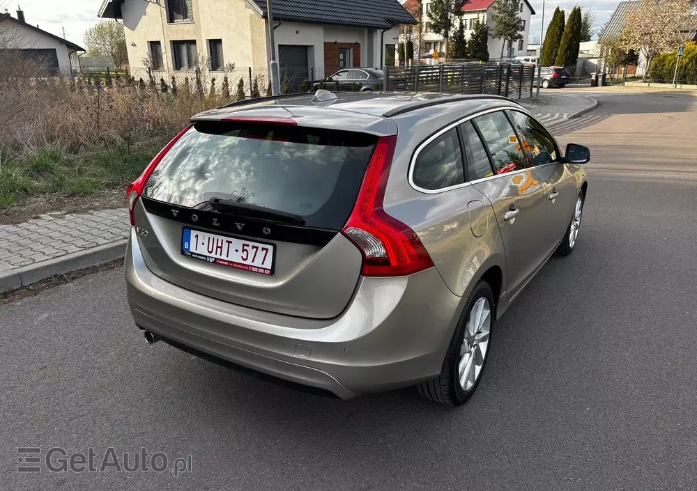 VOLVO V60 D2 Momentum