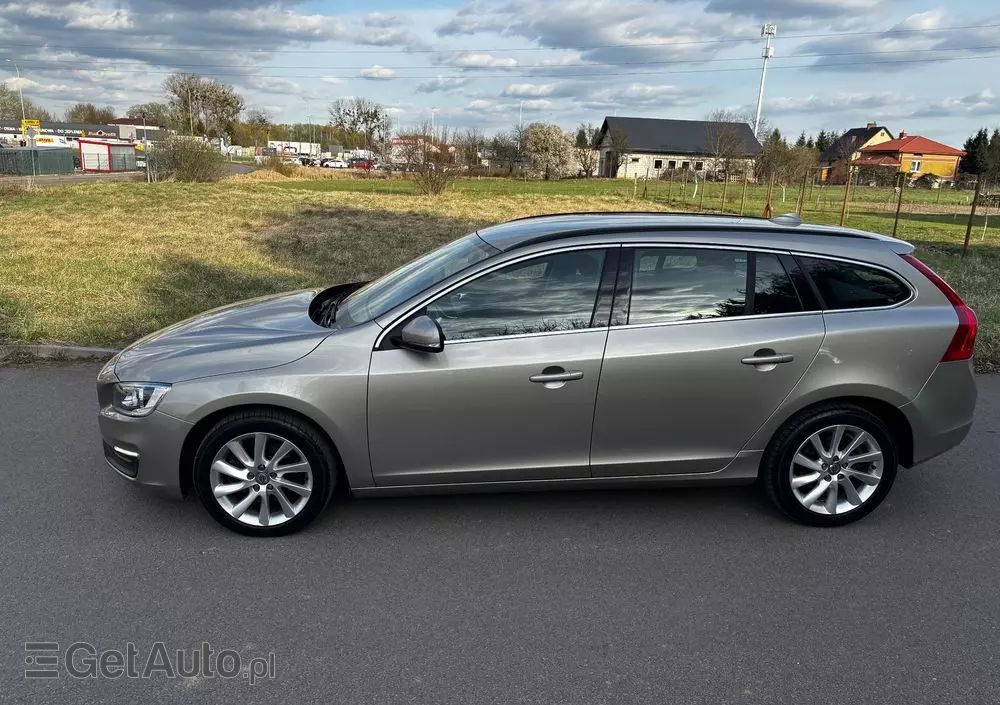 VOLVO V60 D2 Momentum
