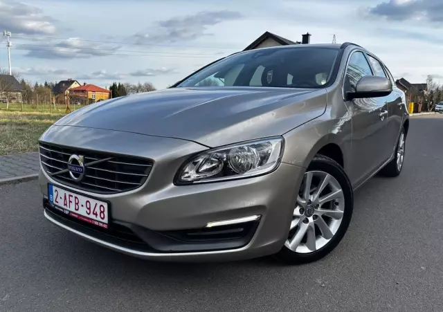 VOLVO V60 D2 Momentum