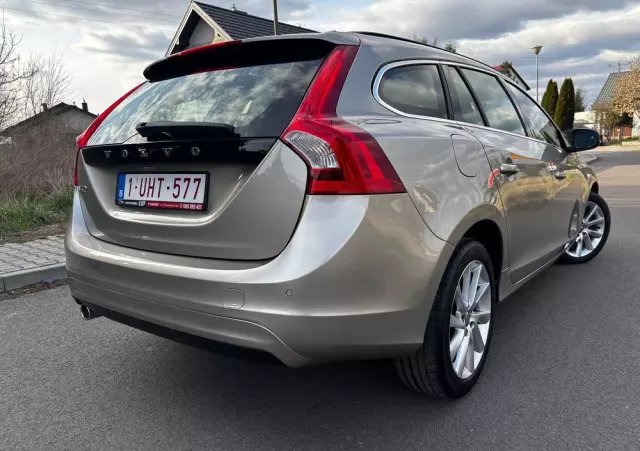 VOLVO V60 D2 Momentum