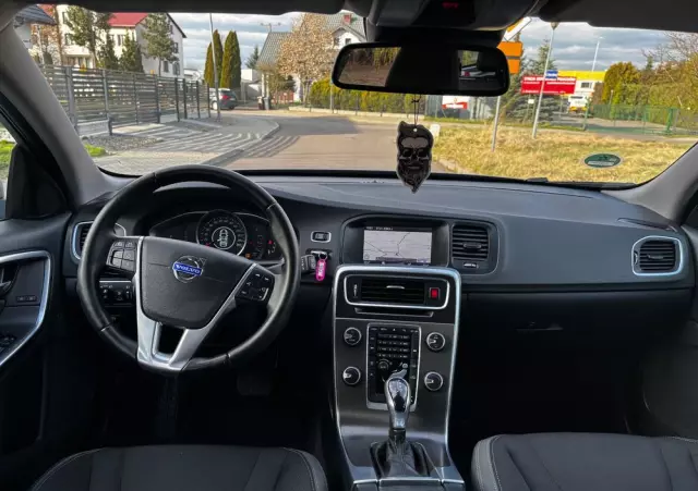 VOLVO V60 D2 Momentum