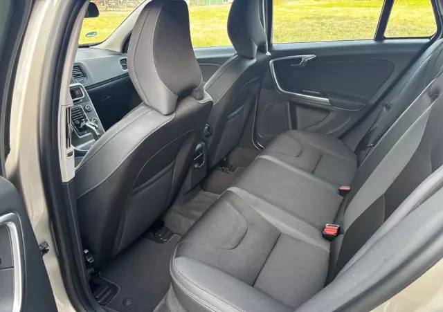 VOLVO V60 D2 Momentum