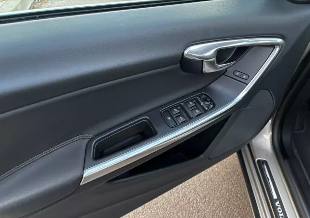 VOLVO V60 D2 Momentum