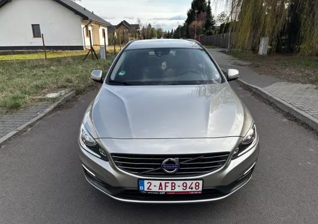 VOLVO V60 D2 Momentum
