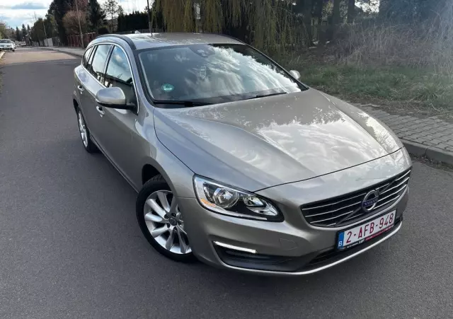VOLVO V60 D2 Momentum
