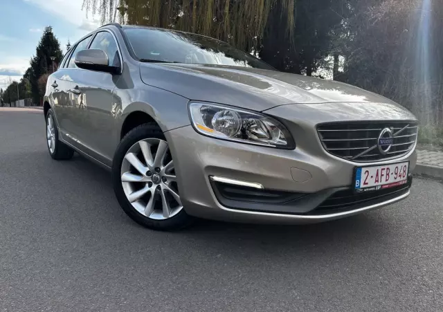VOLVO V60 D2 Momentum