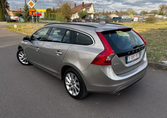 VOLVO V60 D2 Momentum