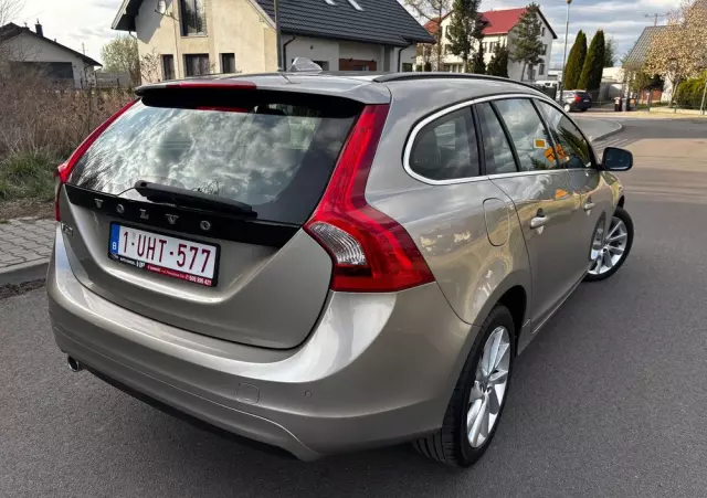VOLVO V60 D2 Momentum