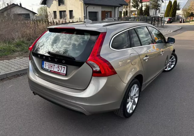 VOLVO V60 D2 Momentum