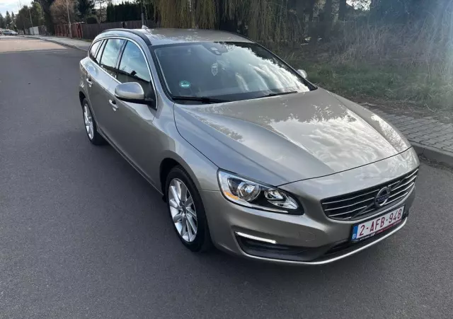 VOLVO V60 D2 Momentum