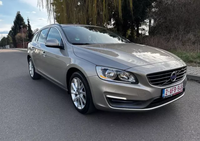 VOLVO V60 D2 Momentum