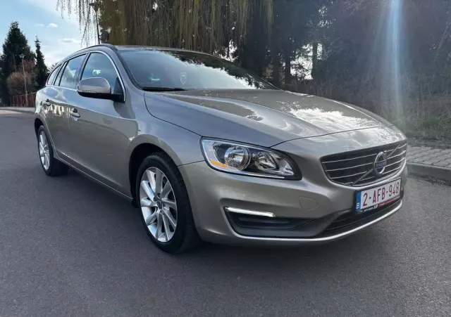 VOLVO V60 D2 Momentum