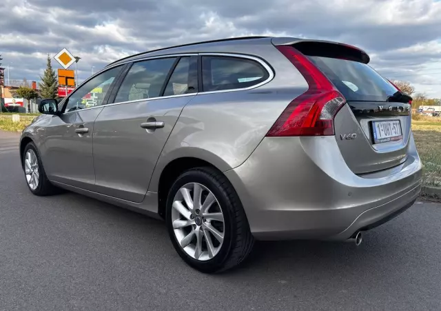 VOLVO V60 D2 Momentum
