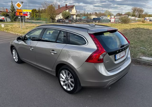 VOLVO V60 D2 Momentum