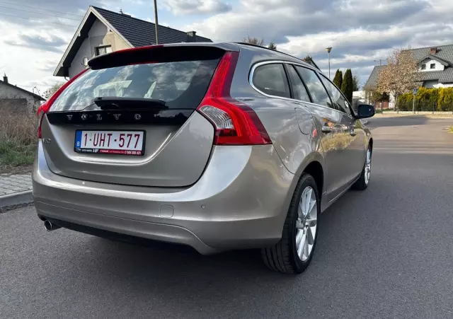 VOLVO V60 D2 Momentum