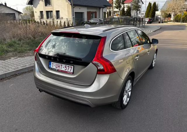 VOLVO V60 D2 Momentum
