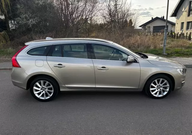 VOLVO V60 D2 Momentum