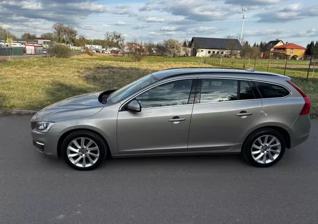 VOLVO V60 D2 Momentum