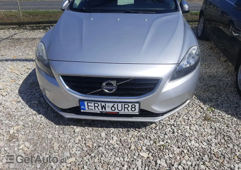 VOLVO V40 D2