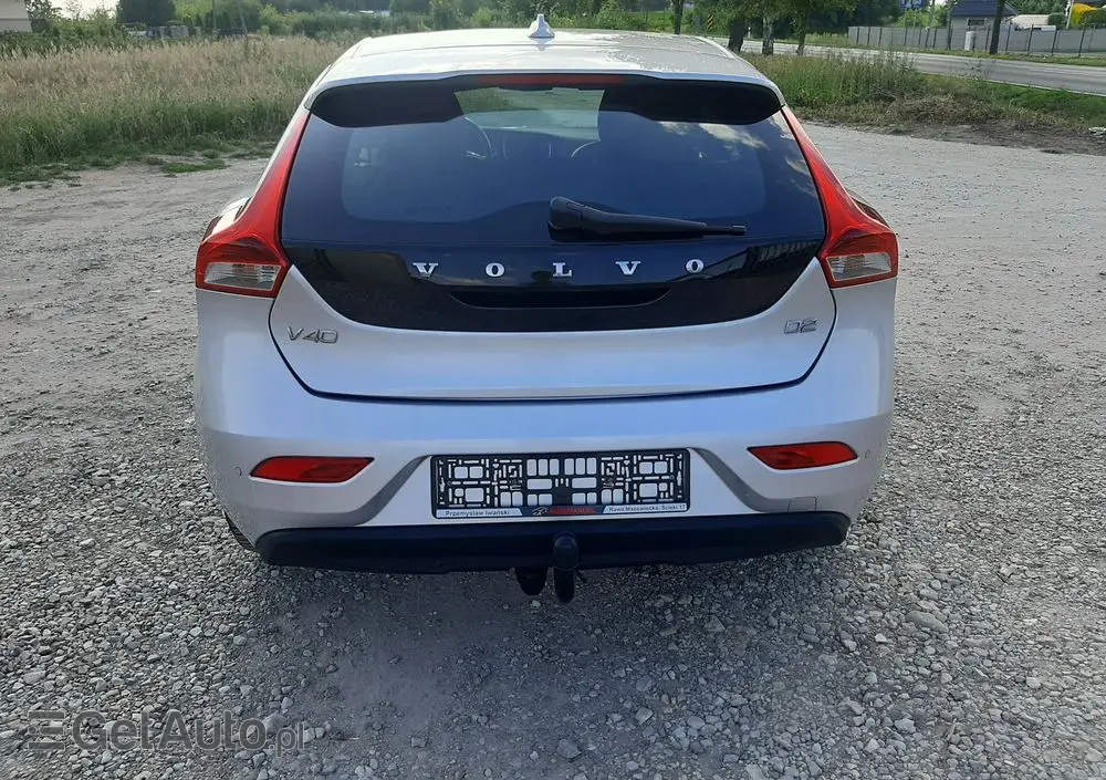 VOLVO V40 D2