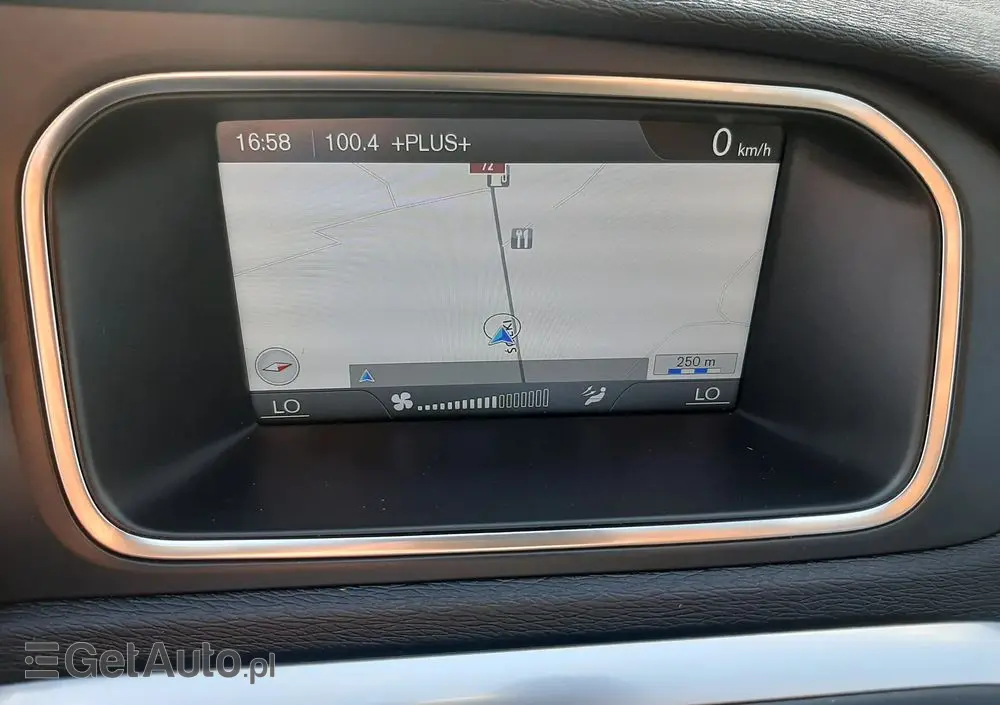 VOLVO V40 D2