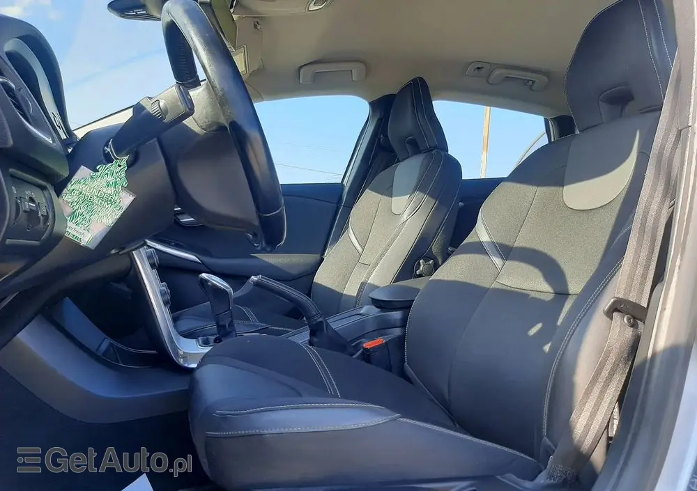 VOLVO V40 D2