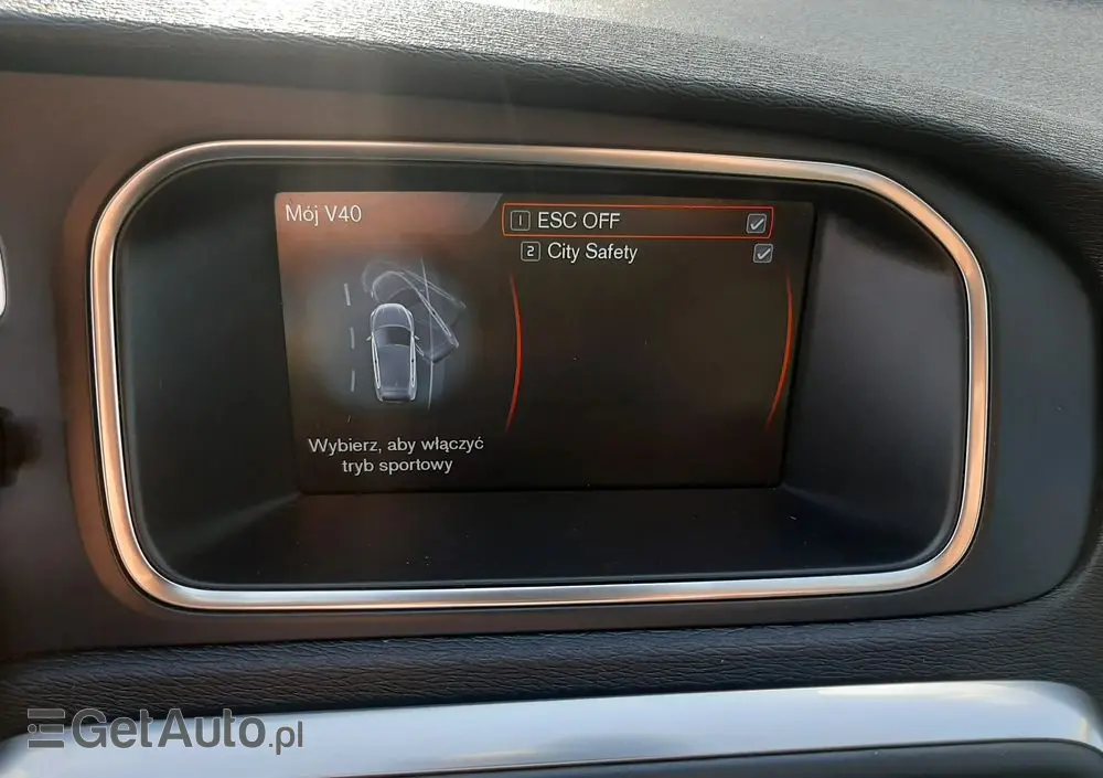 VOLVO V40 D2