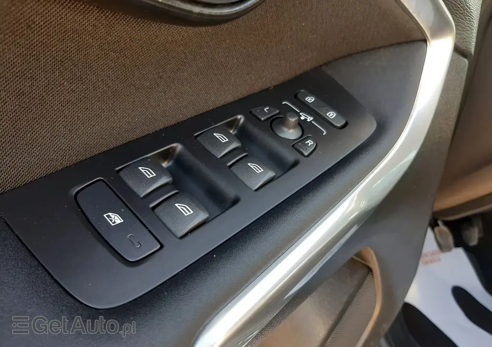 VOLVO V40 D2