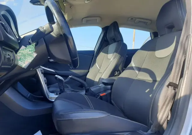 VOLVO V40 D2