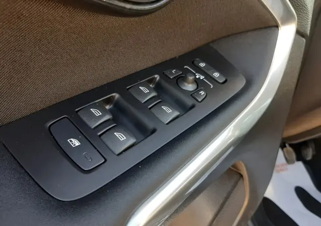 VOLVO V40 D2