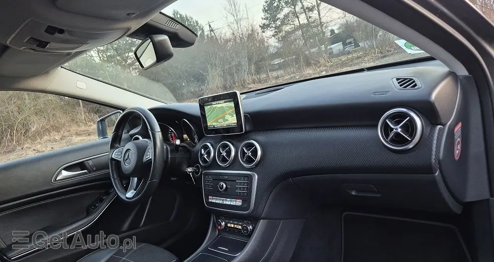 MERCEDES-BENZ Klasa A 180 7G-DCT Urban