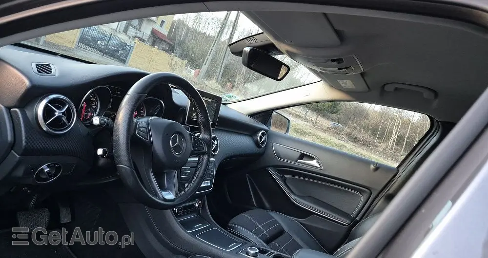 MERCEDES-BENZ Klasa A 180 7G-DCT Urban