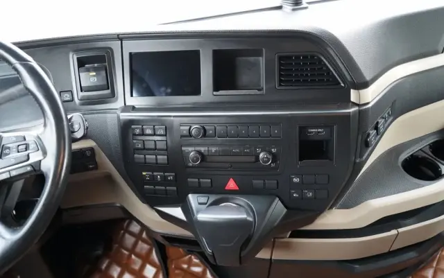 MAN TGX 18.510 / GX / MEGA / RETARDER / NAVI / LOW DECK 