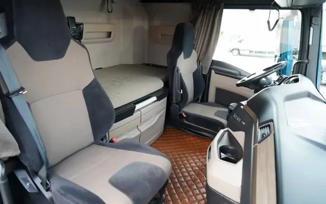 MAN TGX 18.510 / GX / MEGA / RETARDER / NAVI / LOW DECK 