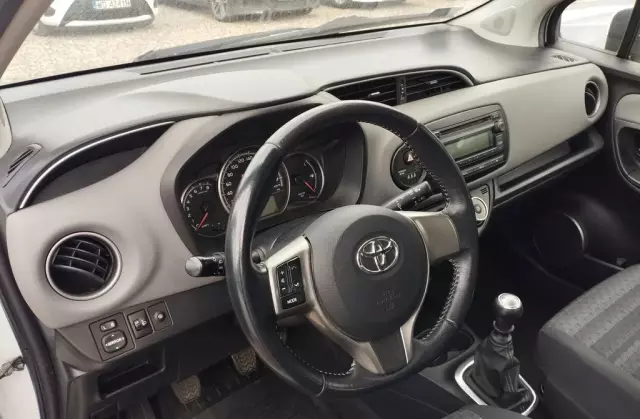 TOYOTA Yaris 
