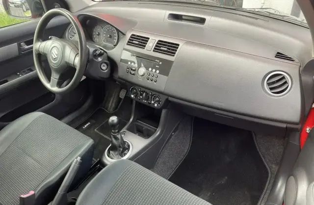 SUZUKI Swift 