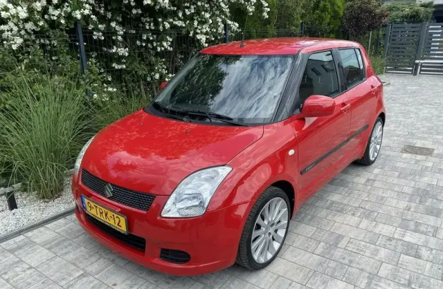 SUZUKI Swift 