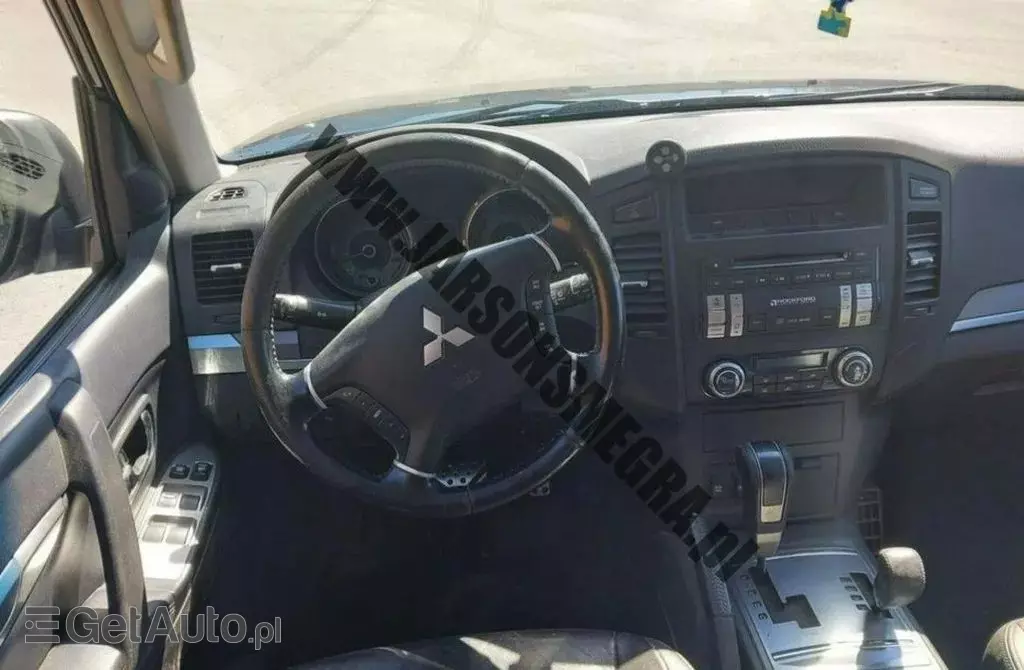 MITSUBISHI Pajero 
