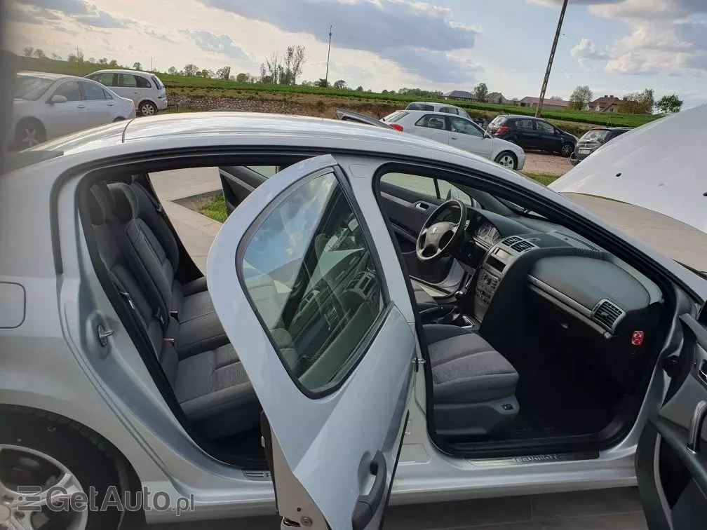 PEUGEOT 407 