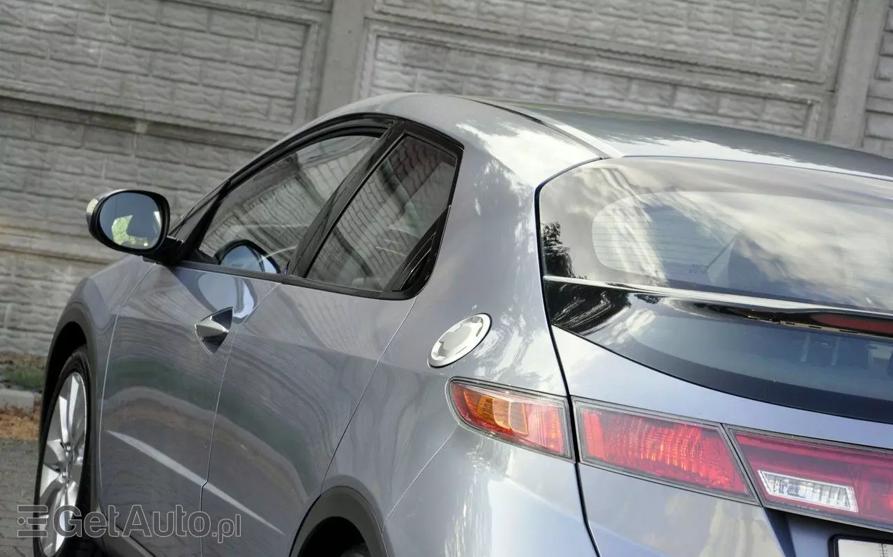 HONDA Civic 1.8i-VTEC Sport