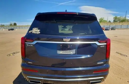CADILLAC XT6 